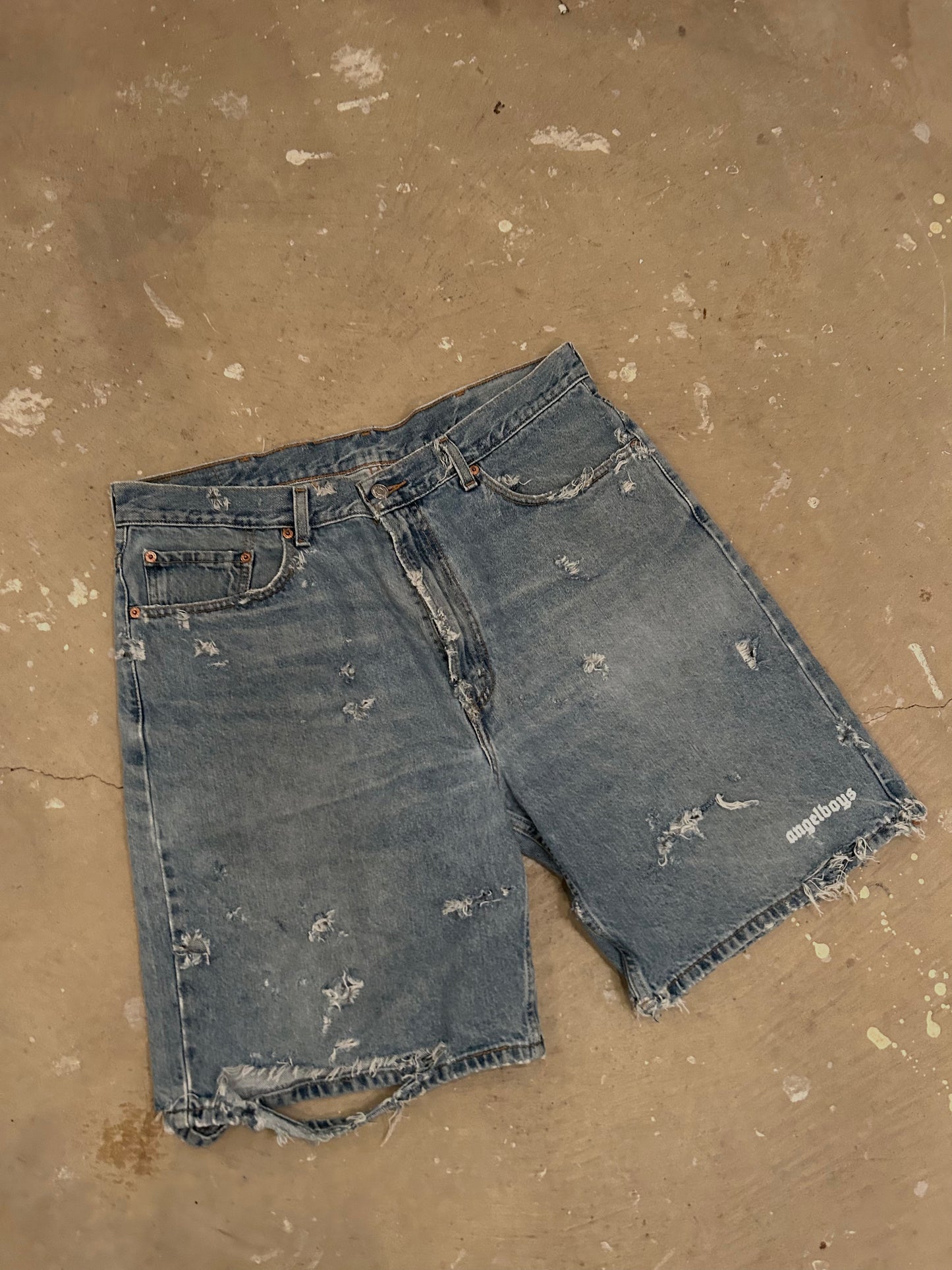 DESTROYED DENIM SHORT